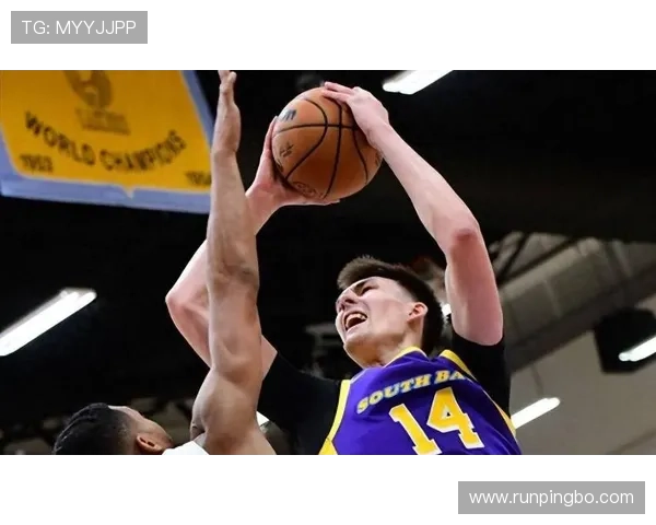 大卫·罗宾逊内线背身进攻效率显著高于同届中锋