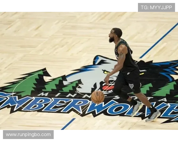 康利无球跑动牵制防线，改变森林狼进攻节奏