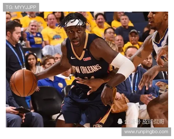 霍勒迪利用挡拆突破拉开空间 提升球队关键时刻得分效率 霍勒迪利用挡拆突破拉开空间 提升球队关键时刻得分效率